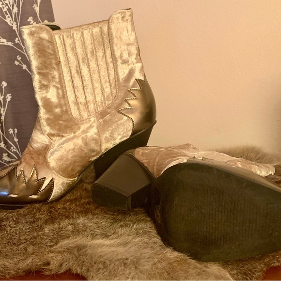 Stylish Beige and Brown Women's Boots - Picture 6 of 6